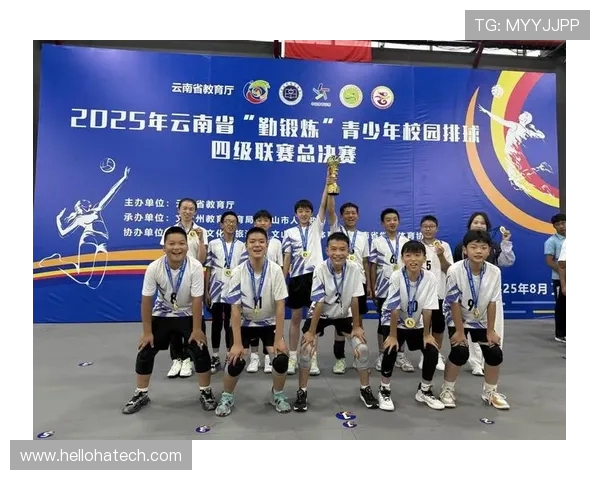 聚焦世界足坛巨星成长历程与荣耀时刻全景深度解读传奇篇章展示录